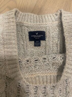 American Eagle Outfitters Women’s Cream Cable Knit Sweater Size Small